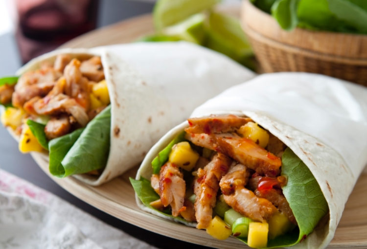 Kycklingwraps med sweet chili och mango